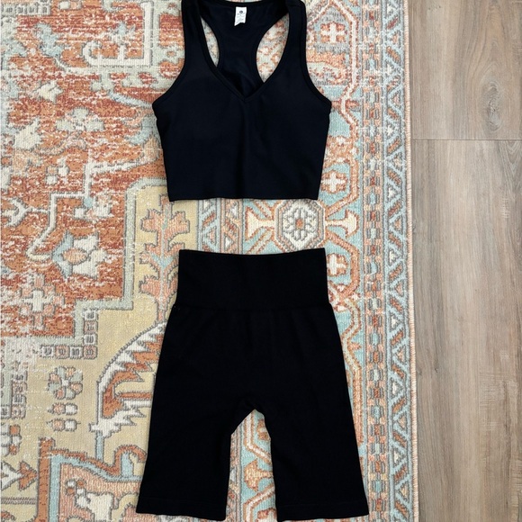 Black Sports Bra and Shorts Set in size Small from 90 degrees fitness - Picture 2 of 4